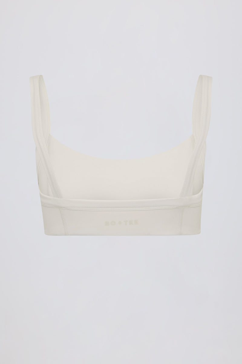 Soft Active Contrast-Trim Sports Bra in Cream
